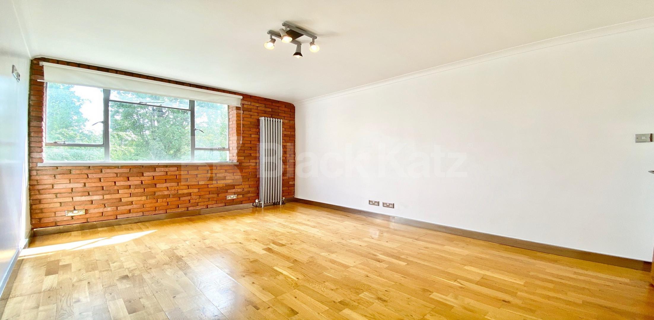 			VIRTUAL TOUR AVAILABLE!, 2 Bedroom, 1 bath, 1 reception Apartment			 Cruikshank Street, ANGEL-KINGS CROSS